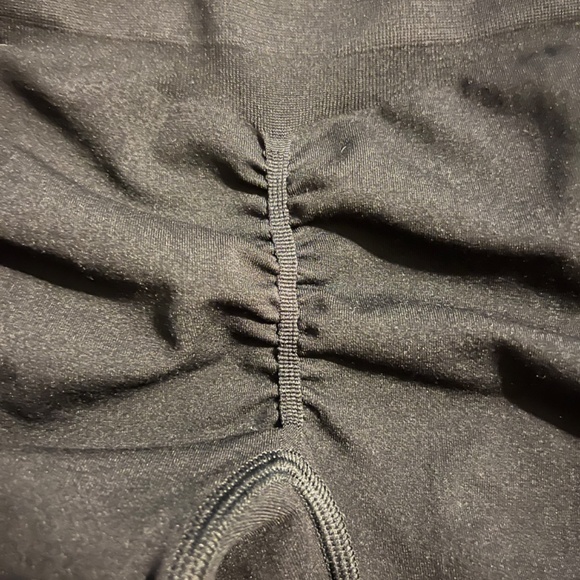 ALPHALETE - Amplify Leggings *damaged* (Black - S) - Picture 4 of 7